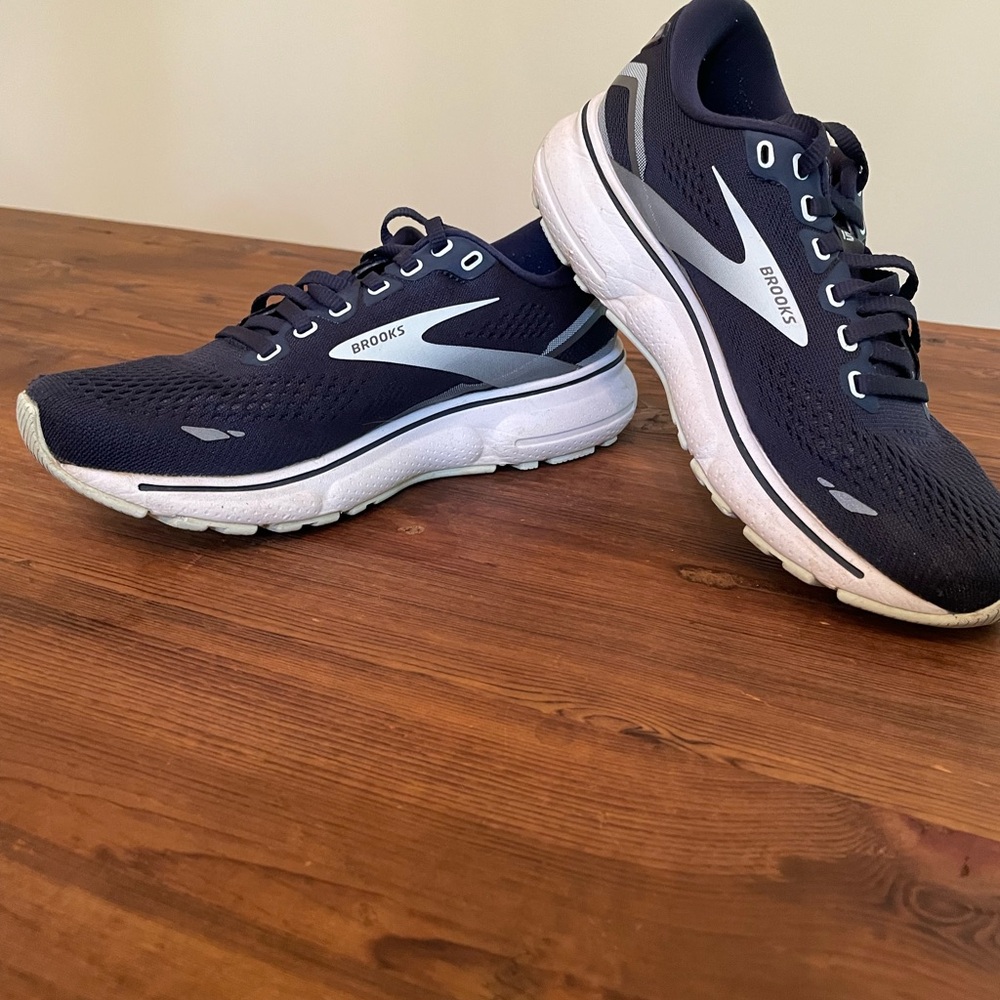Brooks Women’s White and Blue Athletic Shoes for Performance